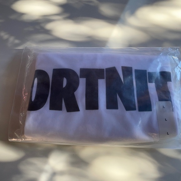 NWT sealed in bag tshirt - Picture 4 of 4